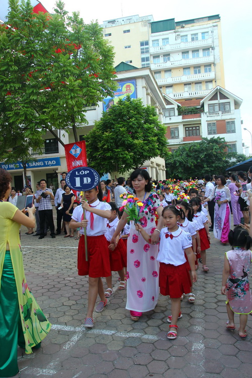 Hà Nội tưng bừng ngày khai trường ảnh 6